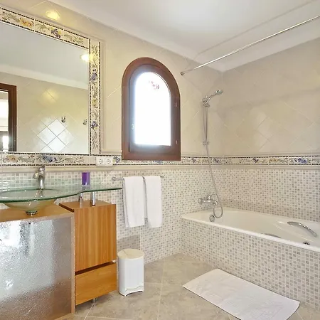 Villa Llac Blau - Mediterranean Styled With Pool *